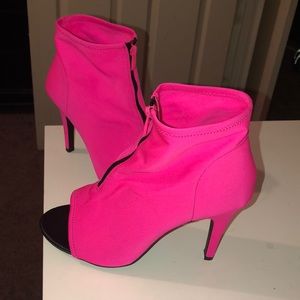 Neon pink neoprene wide width bootie